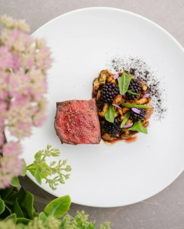 🌸 Spring days call for sunny lunches and bold flavors!

Just a short walk from the hotel, @lesombres.quaibranly  serves up dishes as stunning as their view of the Iron Lady.

 We’re still thinking about this Galician beef with blackberry bolognese… 🍽️☀️

Got a foodie heart? This one’s for you.
.
.
.
.
.
📷 :  @lesombres.quaibranly 
 #repost #hoteleiffelcapitol #travel #paris #EiffelTowerViews #eiffeltower #frenchgastronomy #restaurants