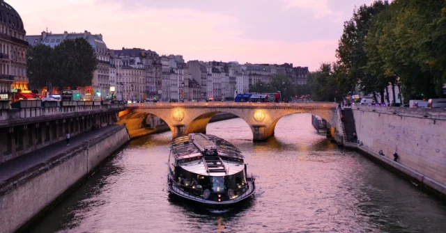 Cruising along the Seine at sunset, one of those Paris moments you don’t forget 💕

Glide past the Eiffel Tower, feel the breeze, watch the city light up...

📍 Hôtel Eiffel Capitol – The river is just around the corner.