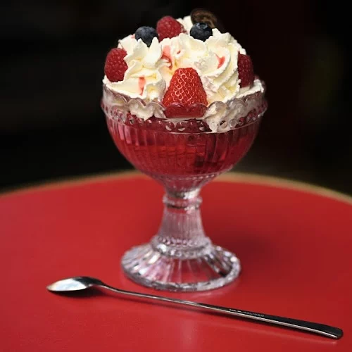 A scoop (or two) from Le Bac à Glace, the perfect treat on a warm Paris day 🍓☀️

Enjoy your stroll, cool down with something sweet, then head back to Eiffel Capitol for a well-deserved rest.